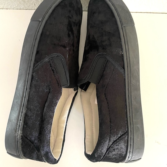 CHARLES ALBERT woman’s black slip on faux suede sneakers size- various - Picture 7 of 10